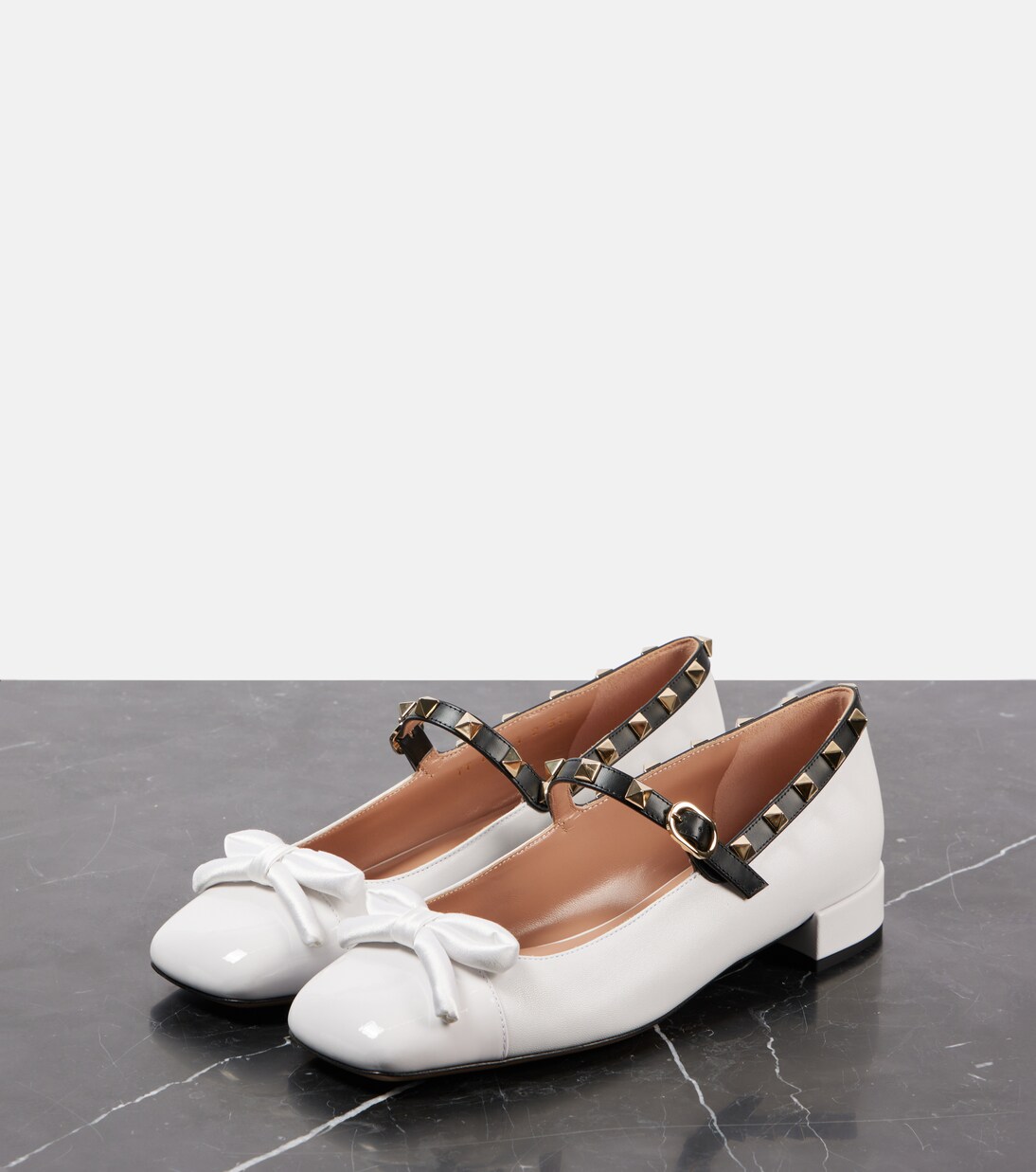 Mary-Jane-Ballerinas Rockstud Bow mit Lackleder | Valentino Garavani