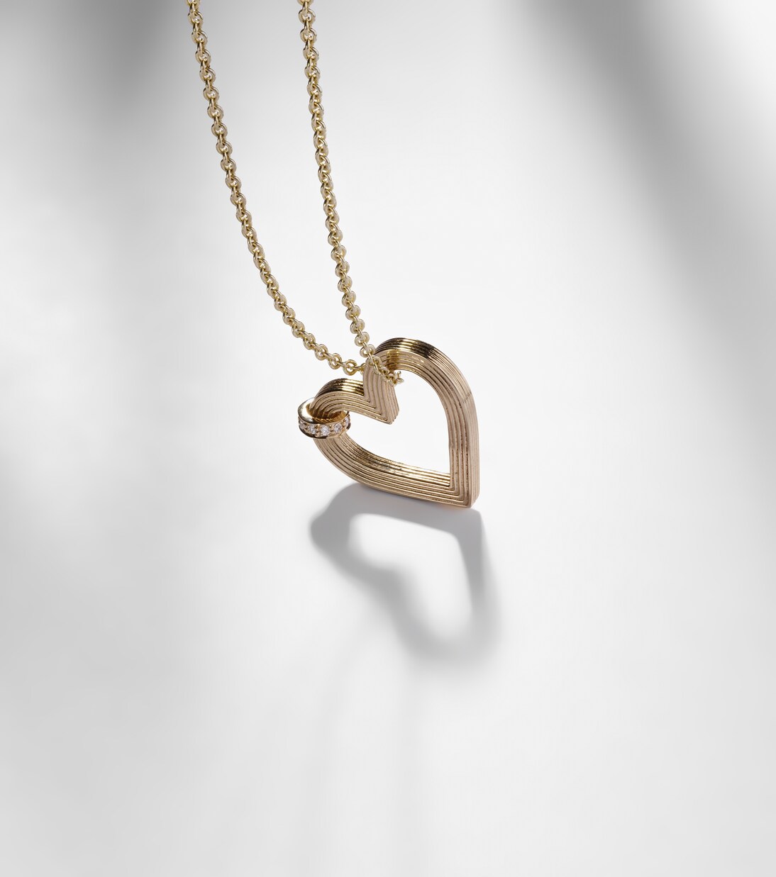 Halskette Fluted Heart aus 14kt Gelbgold (585/1000) mit Diamanten | Sydney Evan