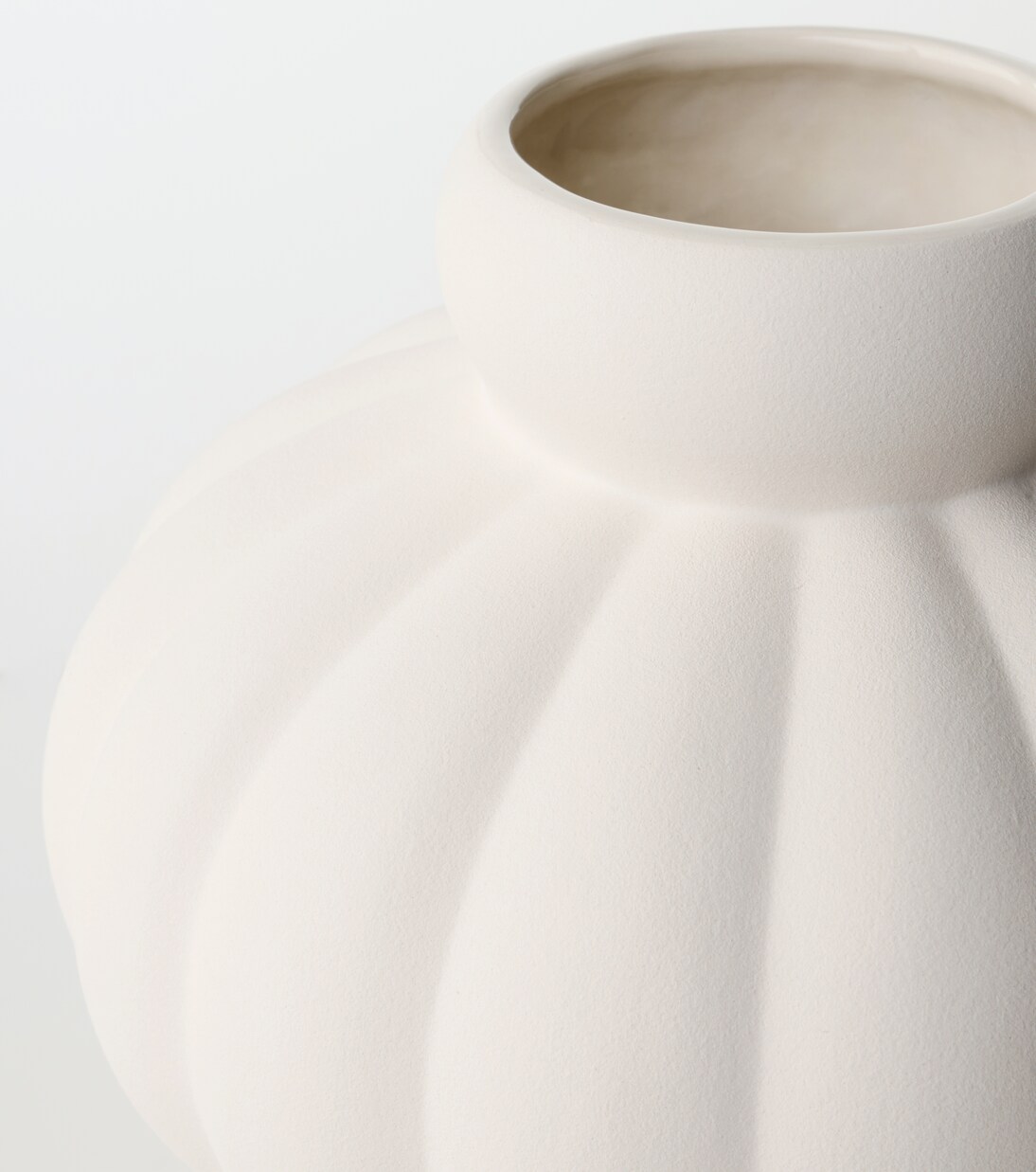 Balloon 08 ceramic vase | Louise Roe