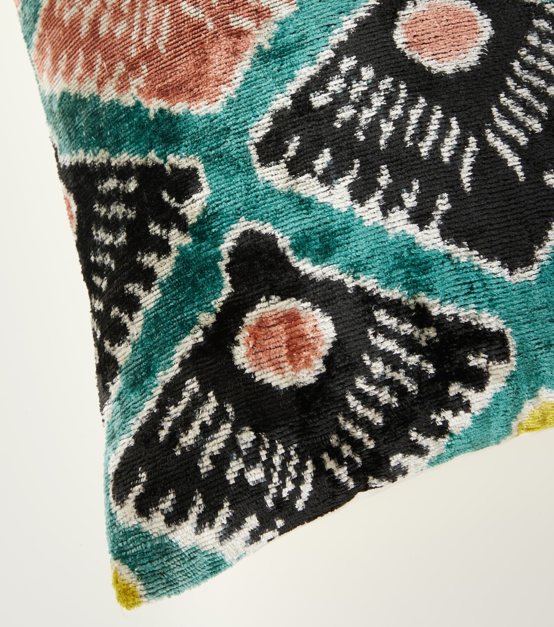 Shells velvet cushion | Les-Ottomans