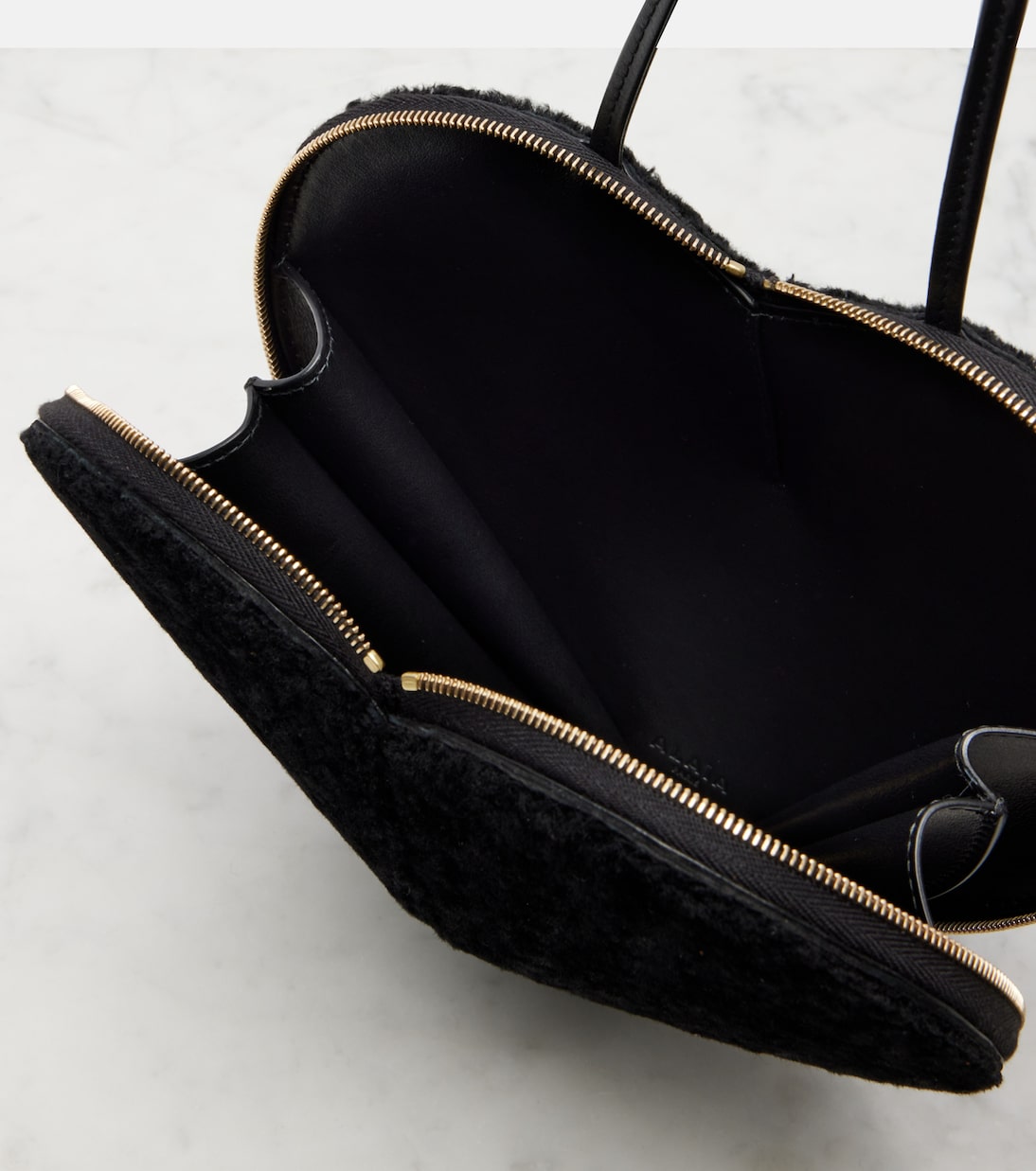 Schultertasche Le Cœur Small aus Shearling | Alaïa