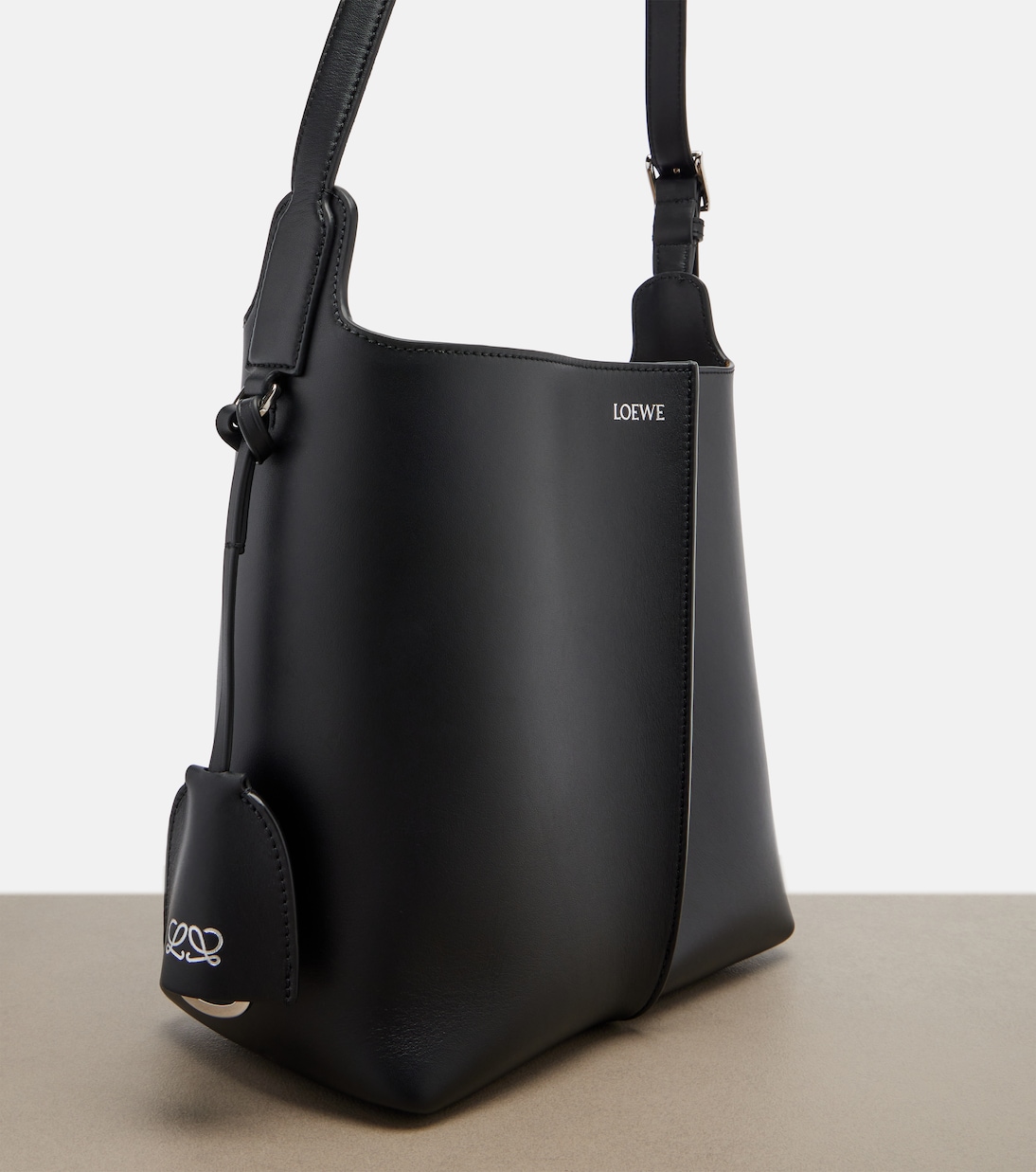 Bucket Bag Bilbao Medium aus Leder | Loewe