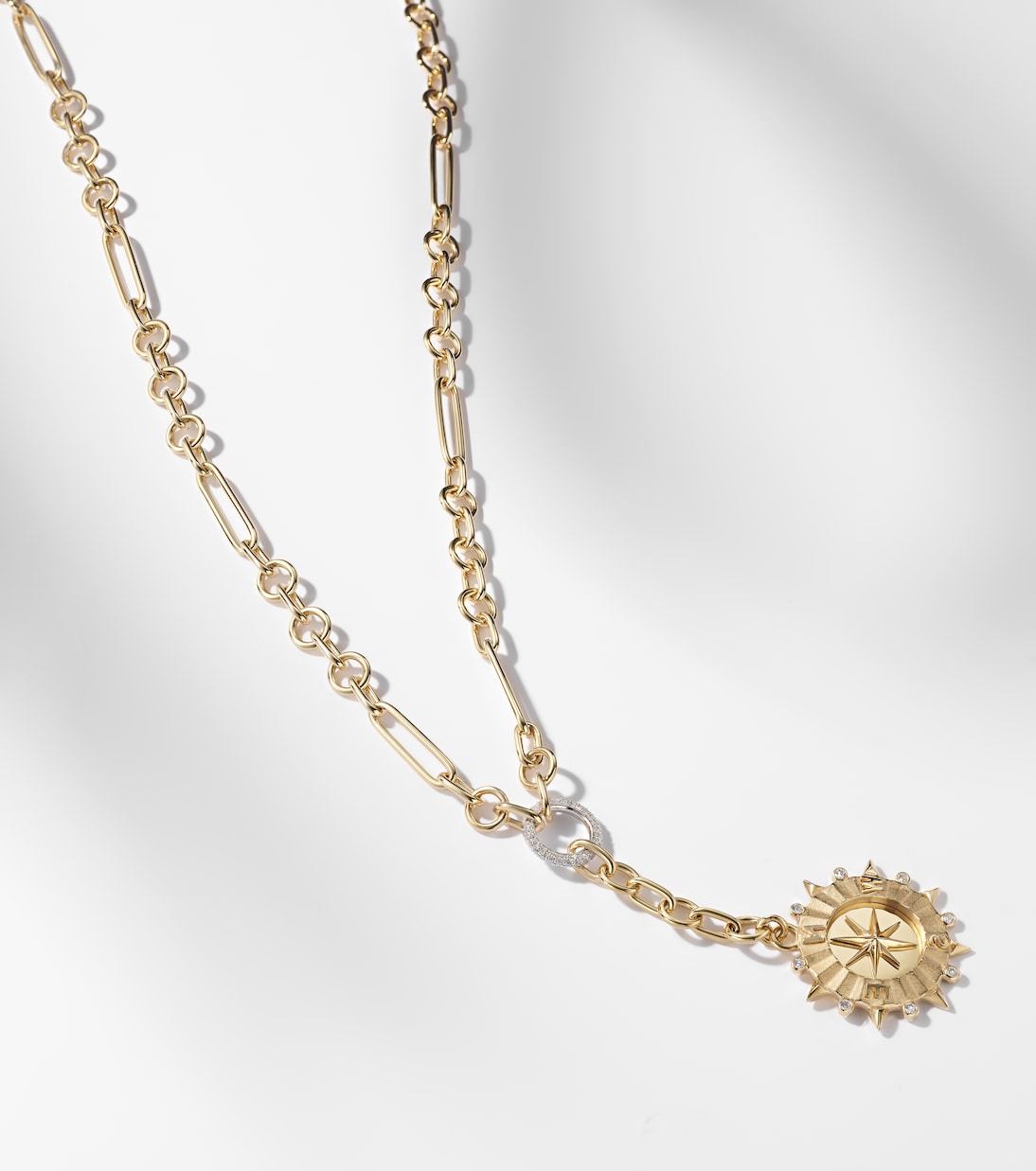 Collar Internal Compass Small de oro de 18 ct con diamantes | FoundRae