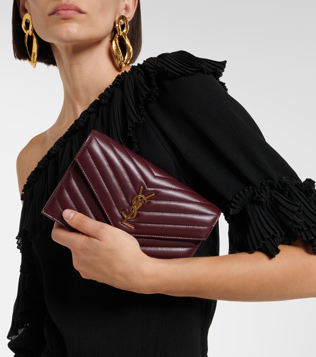 Cassandre Envelope leather wallet on chain | Saint Laurent