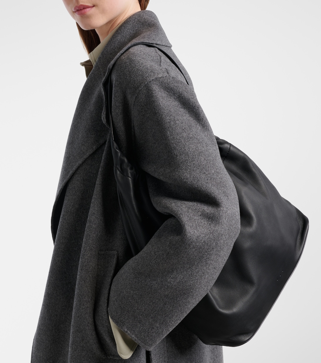 Schultertasche Demi Lune Cloud Medium aus Leder | Aesther Ekme