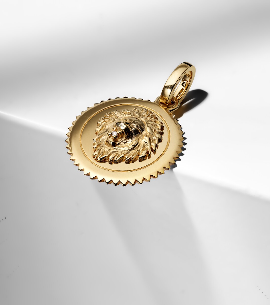 Strength Medium 18kt gold pendant with diamond | FoundRae