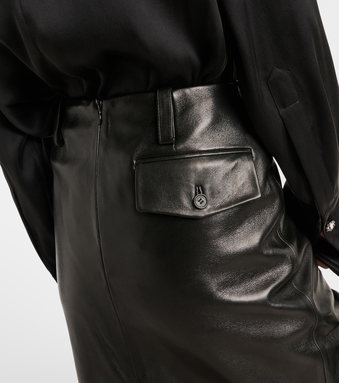 Midirock aus Leder mit Häkelstrick | Magda Butrym