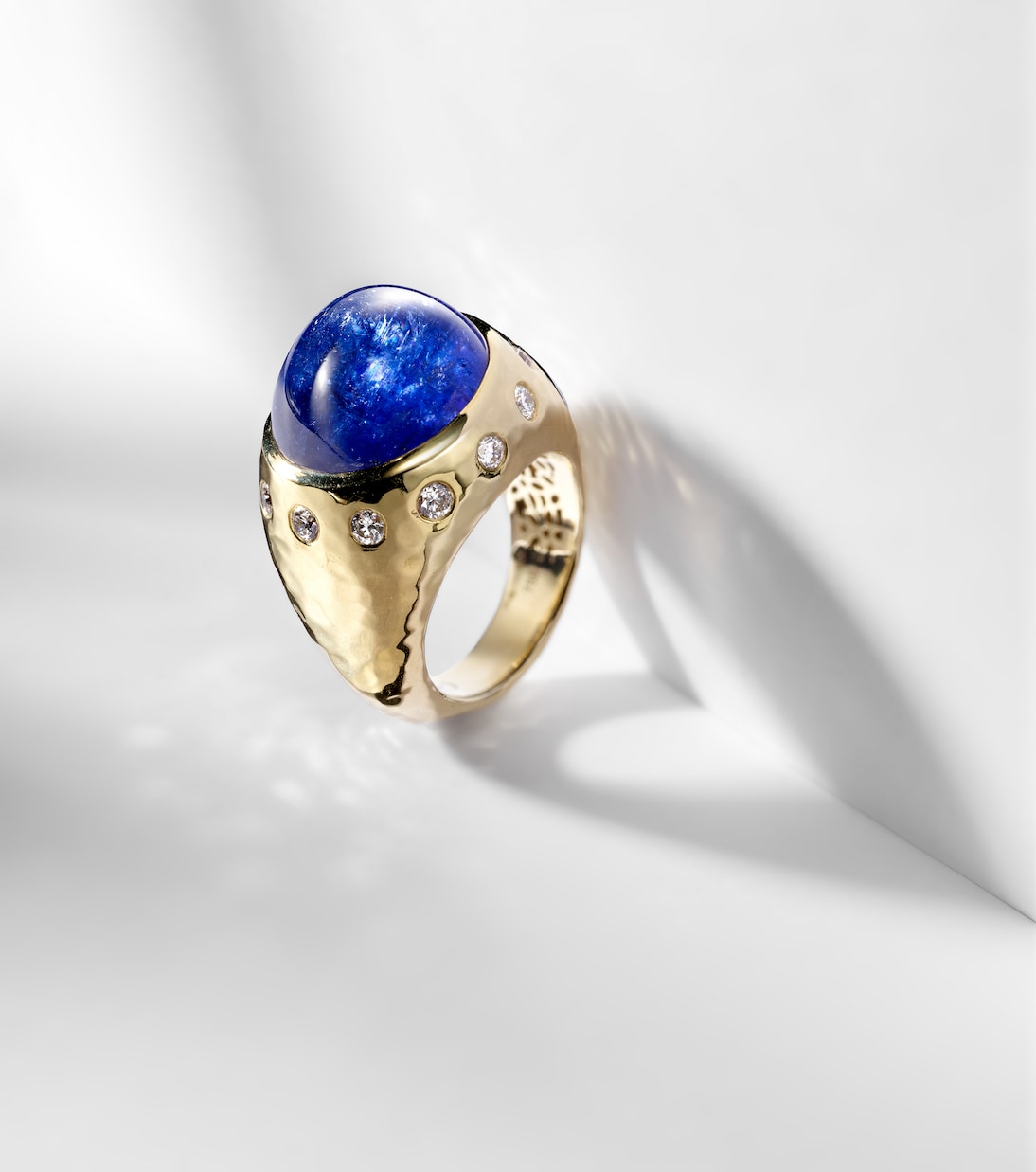 Ring Blossom aus 18kt Gelbgold mit Diamanten und Tansanit | Octavia Elizabeth