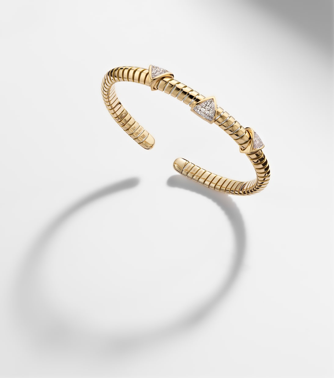 Armreif Trisolina 3 Station aus 18kt Gelbgold mit Diamanten | Marina B