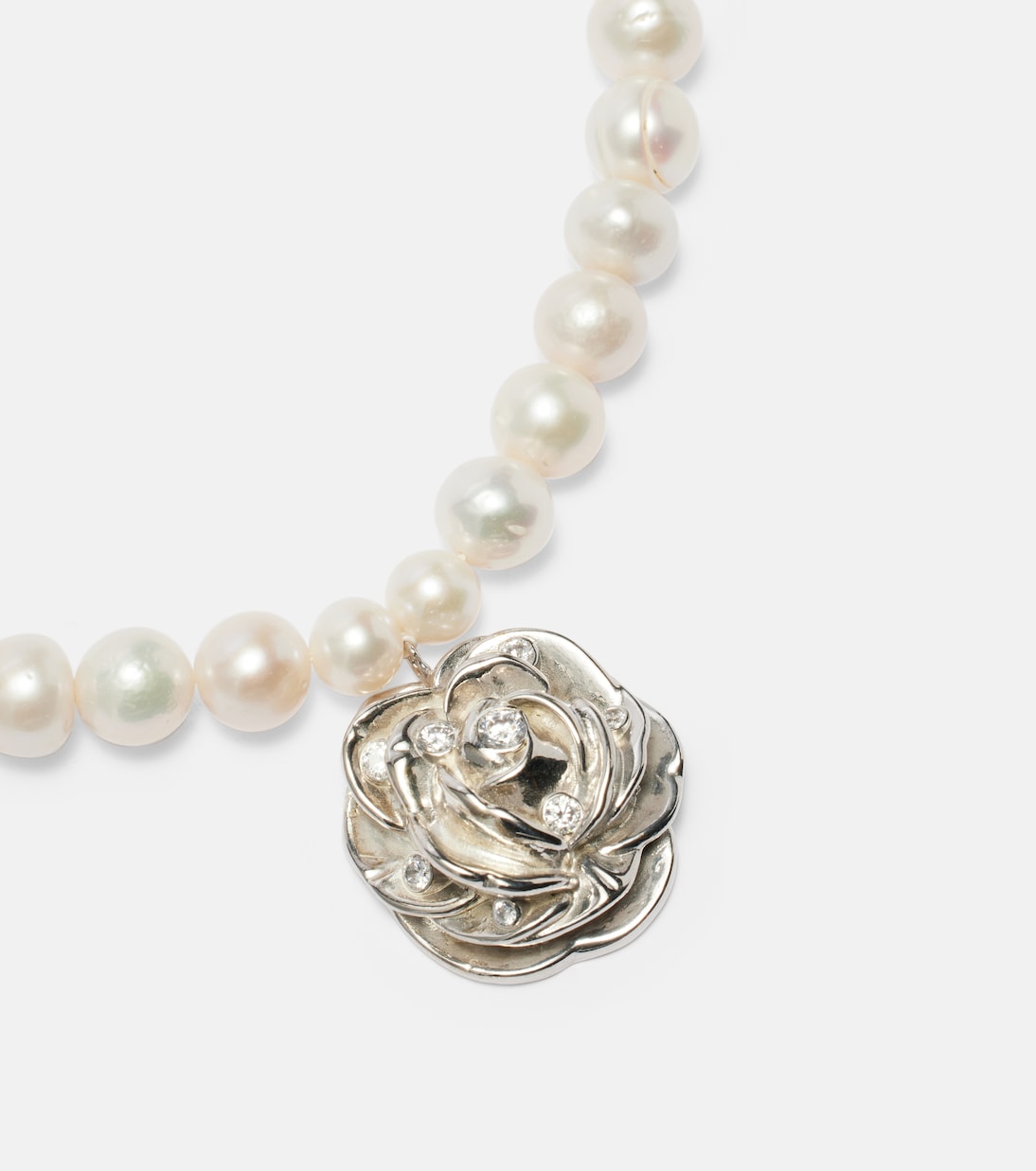 Floral faux pearl pendant necklace | Magda Butrym
