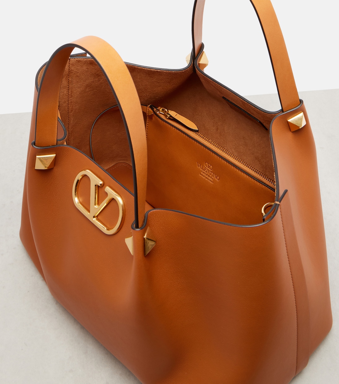 Tote Bag VLogo Medium aus Leder | Valentino Garavani