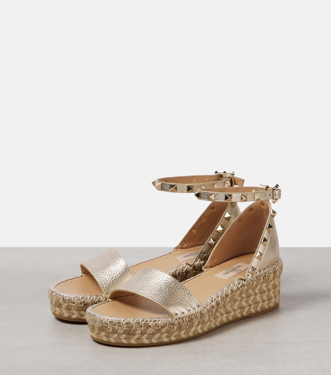 Espadrille-Sandalen Rockstud aus Metallic-Leder | Valentino Garavani