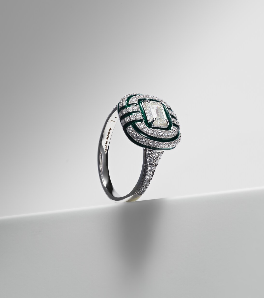 Art Deco 18kt white gold and enamel ring with diamonds | Kamyen