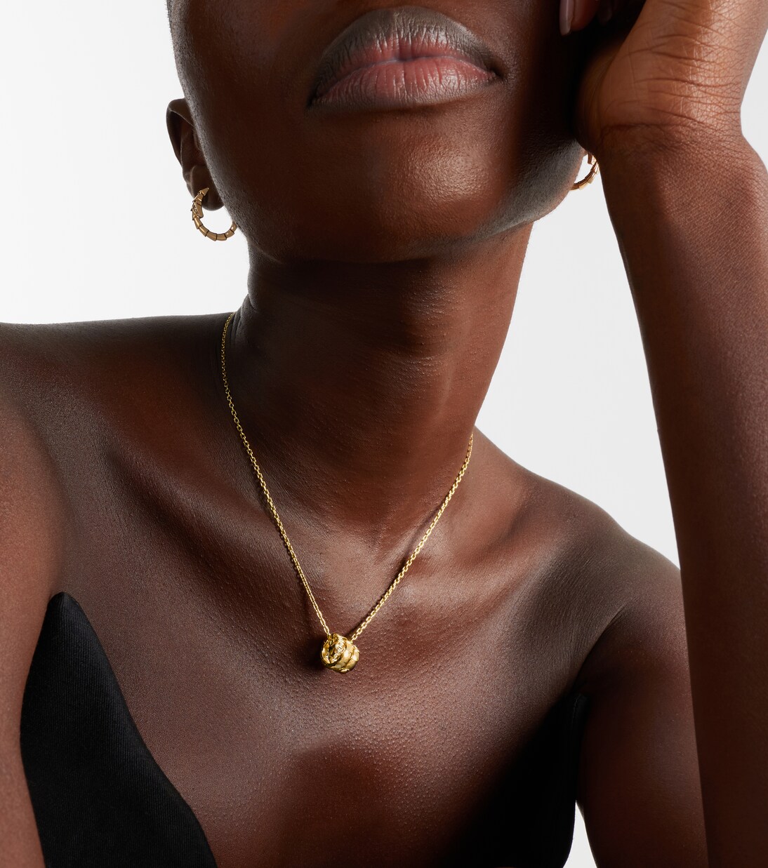 Serpenti Viper 18kt gold pendant necklace with diamonds | Bvlgari