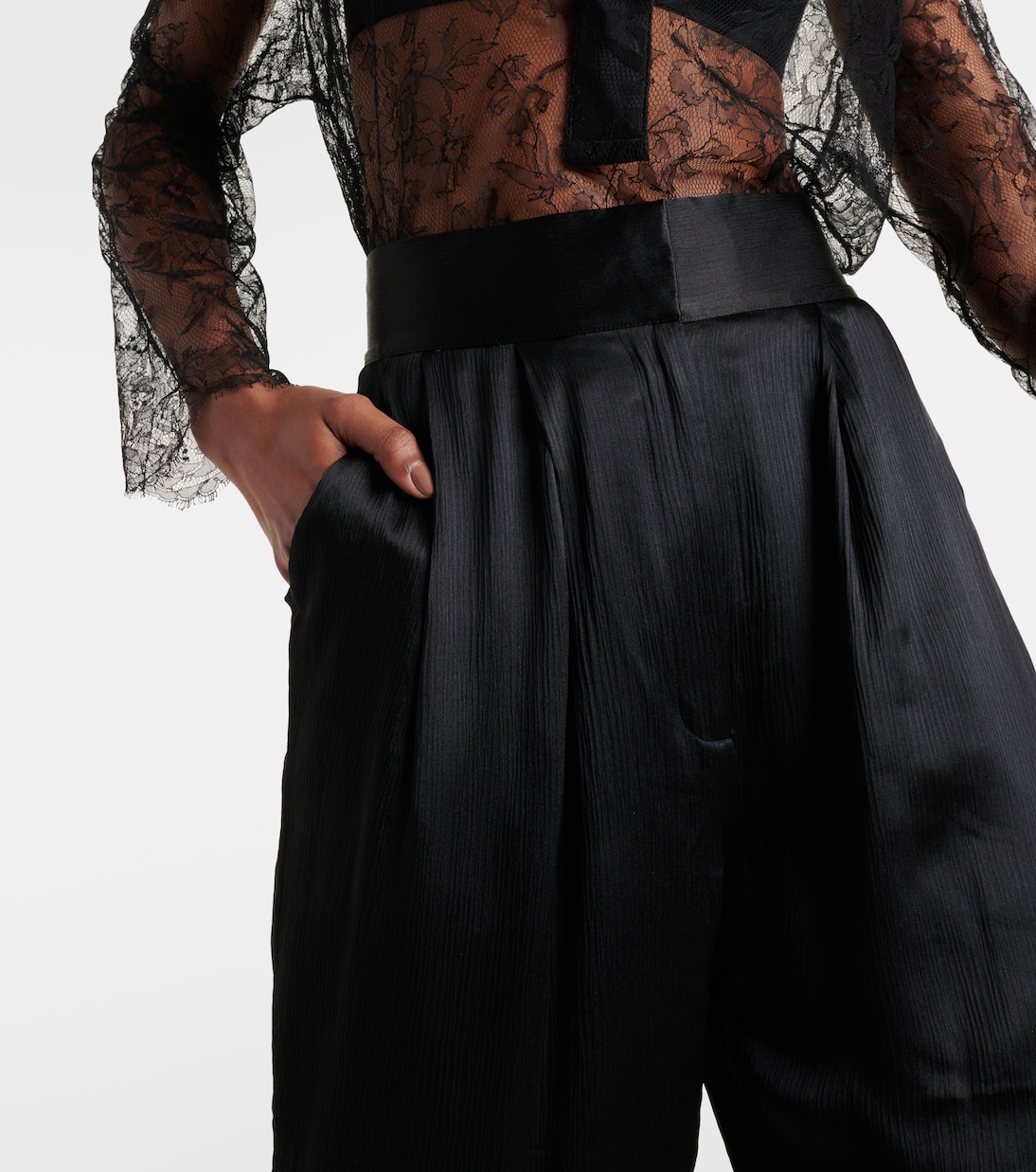 Gerade High-Rise-Hose Remi aus Seide | Tove