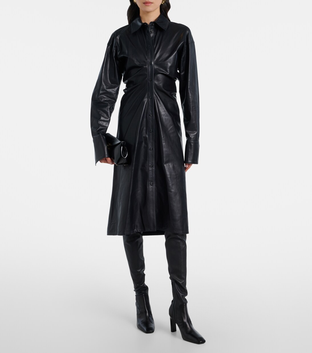 Vestido camisero de piel fruncida | Toteme