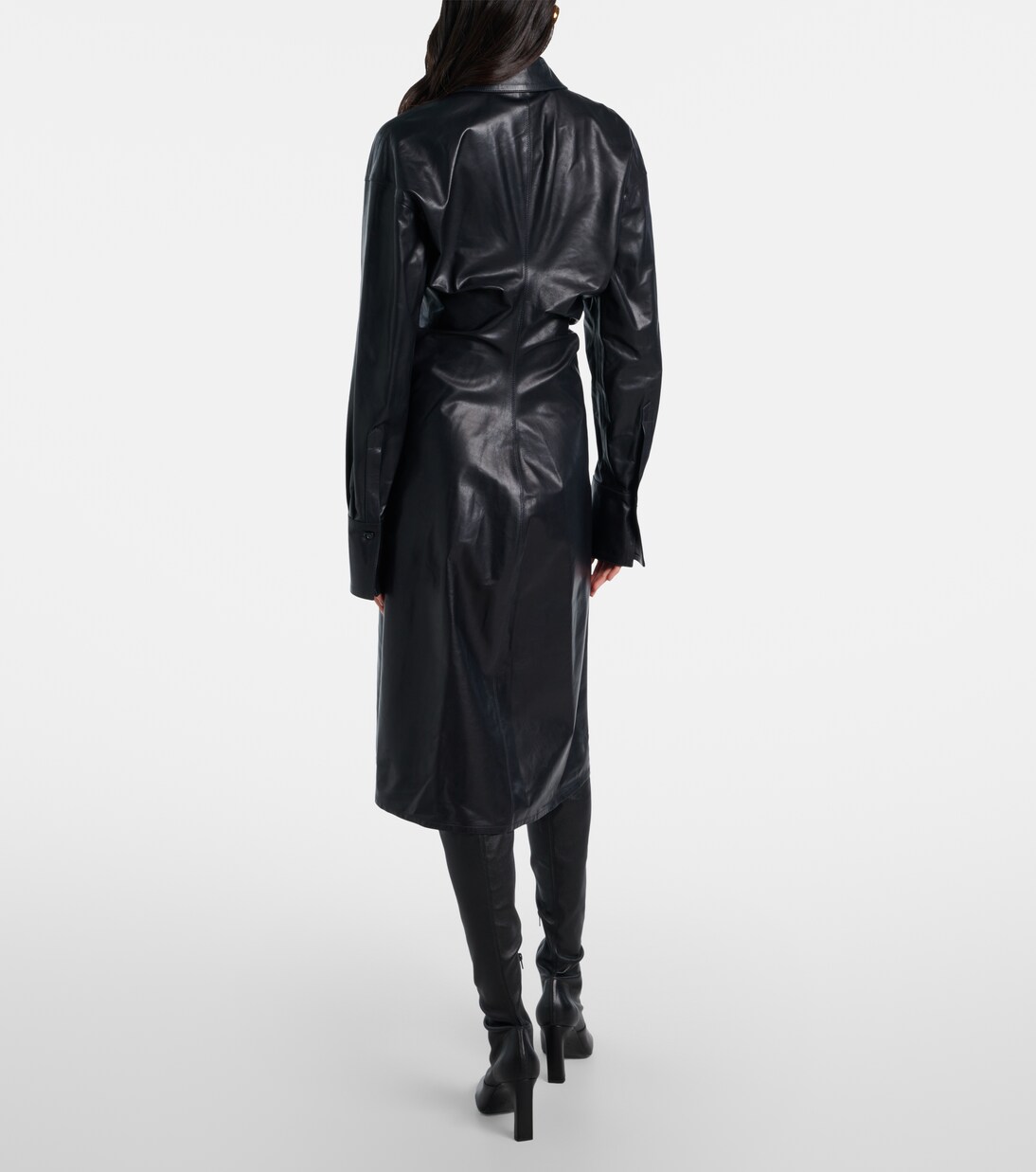 Vestido camisero de piel fruncida | Toteme