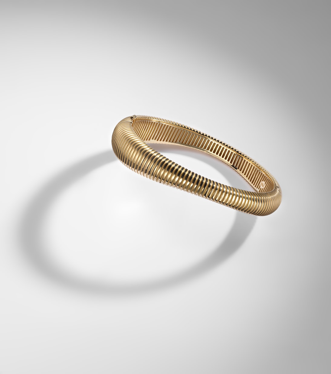 Armreif Isla Flow II aus 18kt Gelbgold | Pamela Zamore