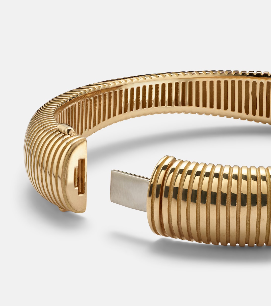 Armreif Isla Flow II aus 18kt Gelbgold | Pamela Zamore