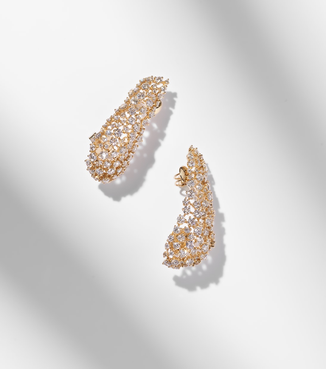Scatter 18kt gold earrings with diamonds | Ananya