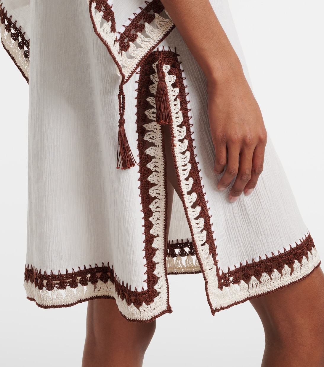 Kaftan aus Baumwolle mit Häkelstrick | Anna Kosturova