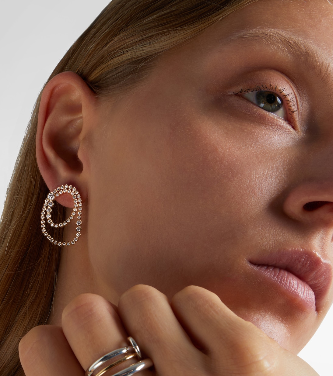 Boucle d'oreille unique Embrassée de Diamant en or 18 ct et diamants | Sophie Bille Brahe