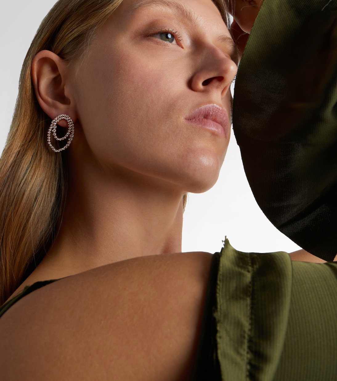 Boucle d'oreille unique Embrassée de Diamant en or 18 ct et diamants | Sophie Bille Brahe