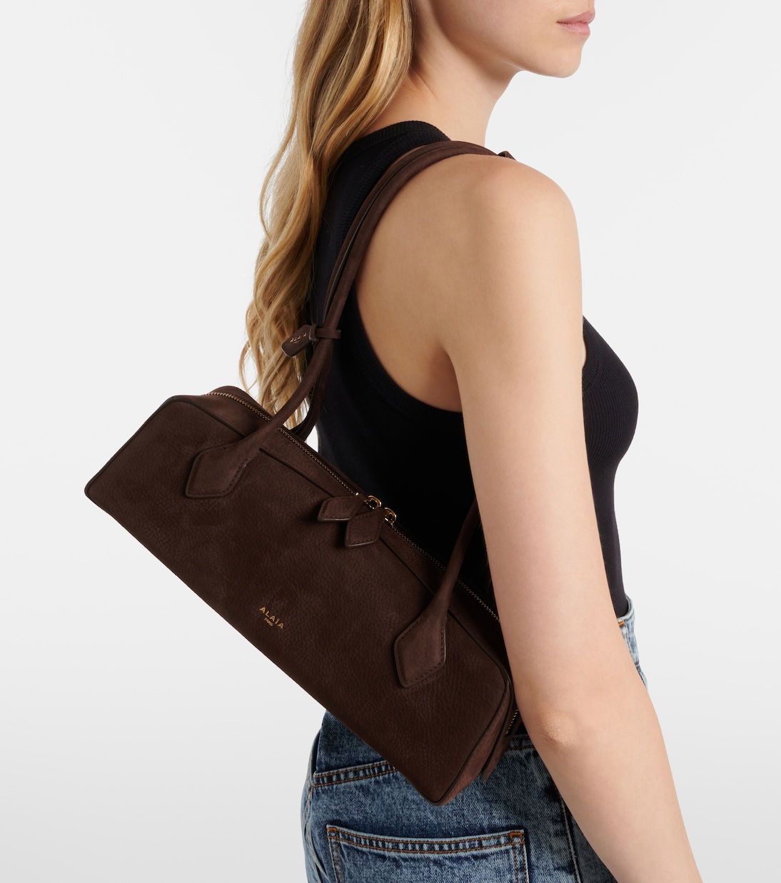 Borsa a spalla Le Teckel Medium in suede | Alaïa