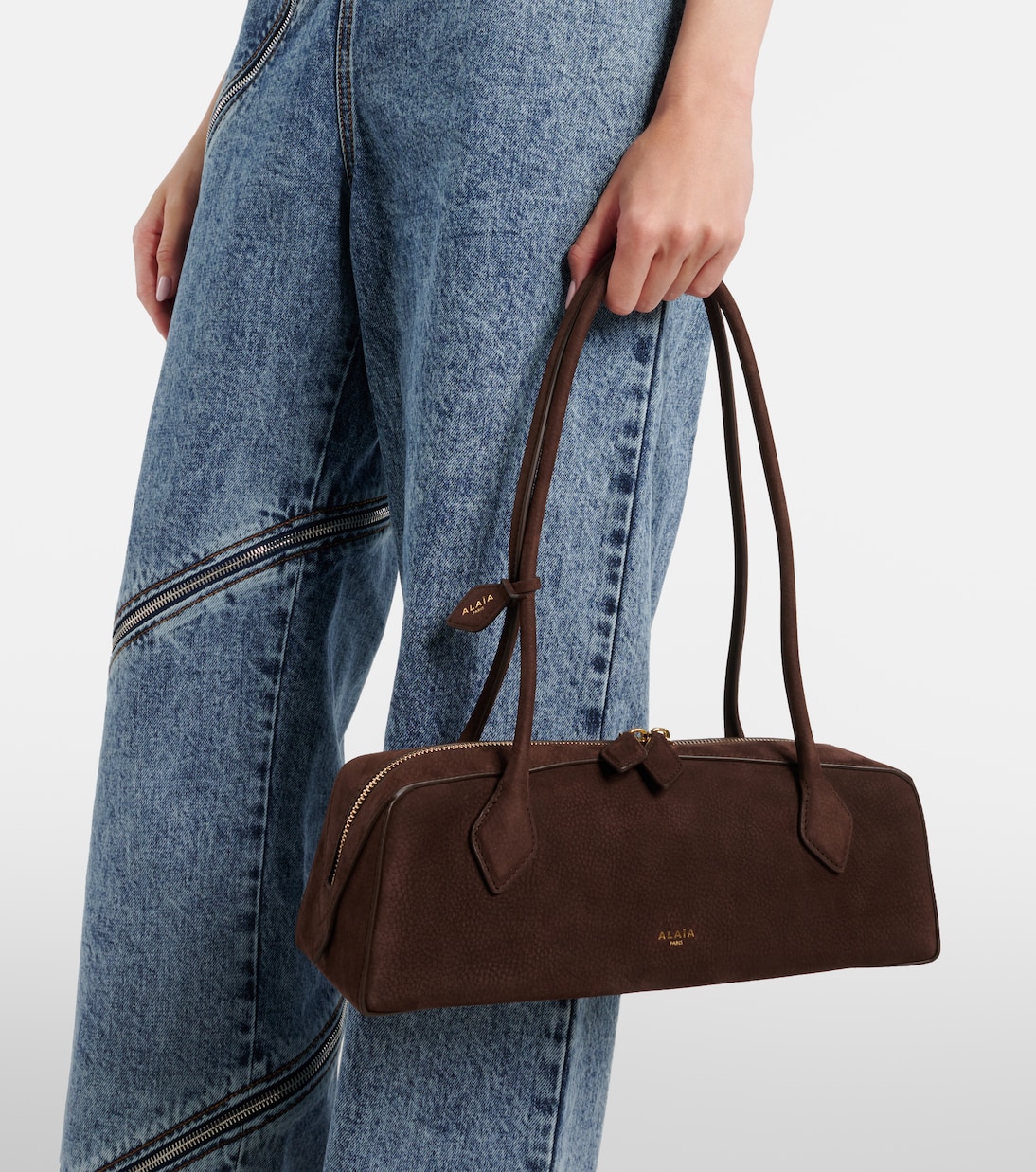 Borsa a spalla Le Teckel Medium in suede | Alaïa