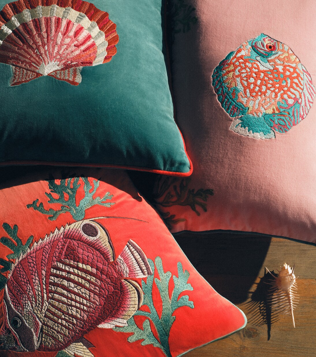 Embroidered cotton velvet cushion | Les-Ottomans