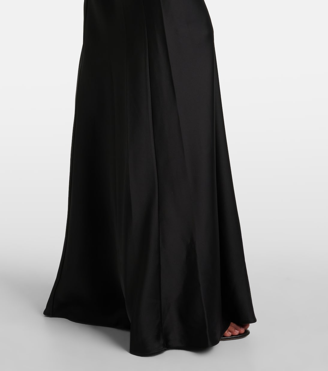 Robe aus Satin | The New Arrivals Ilkyaz Ozel