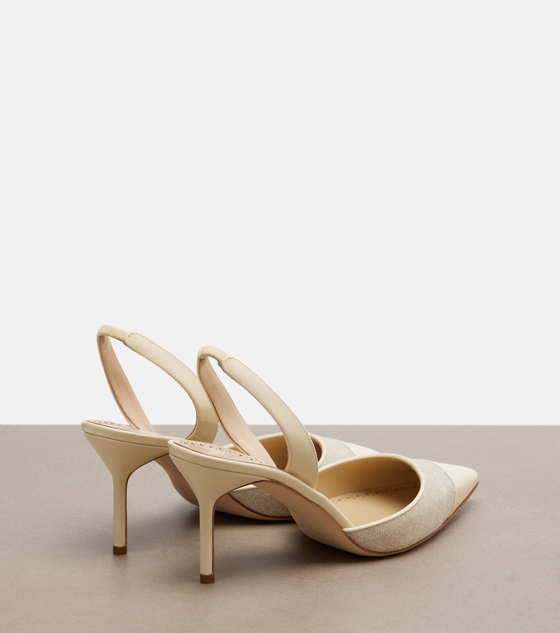 Salones destalonados Capsli con piel | Manolo Blahnik