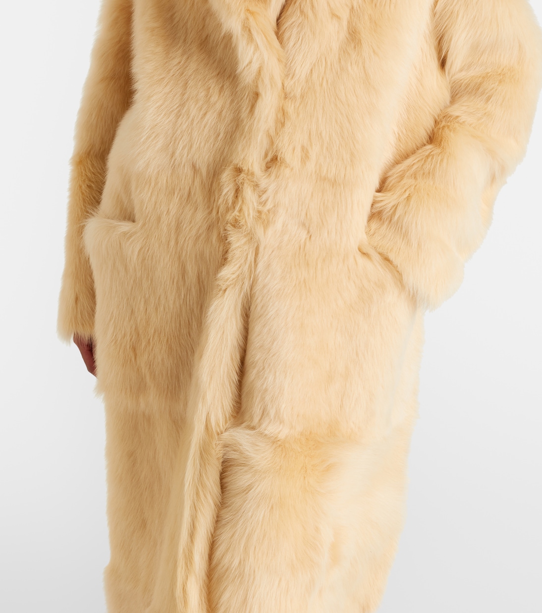 Mantel Evita Long aus Shearling | Nour Hammour