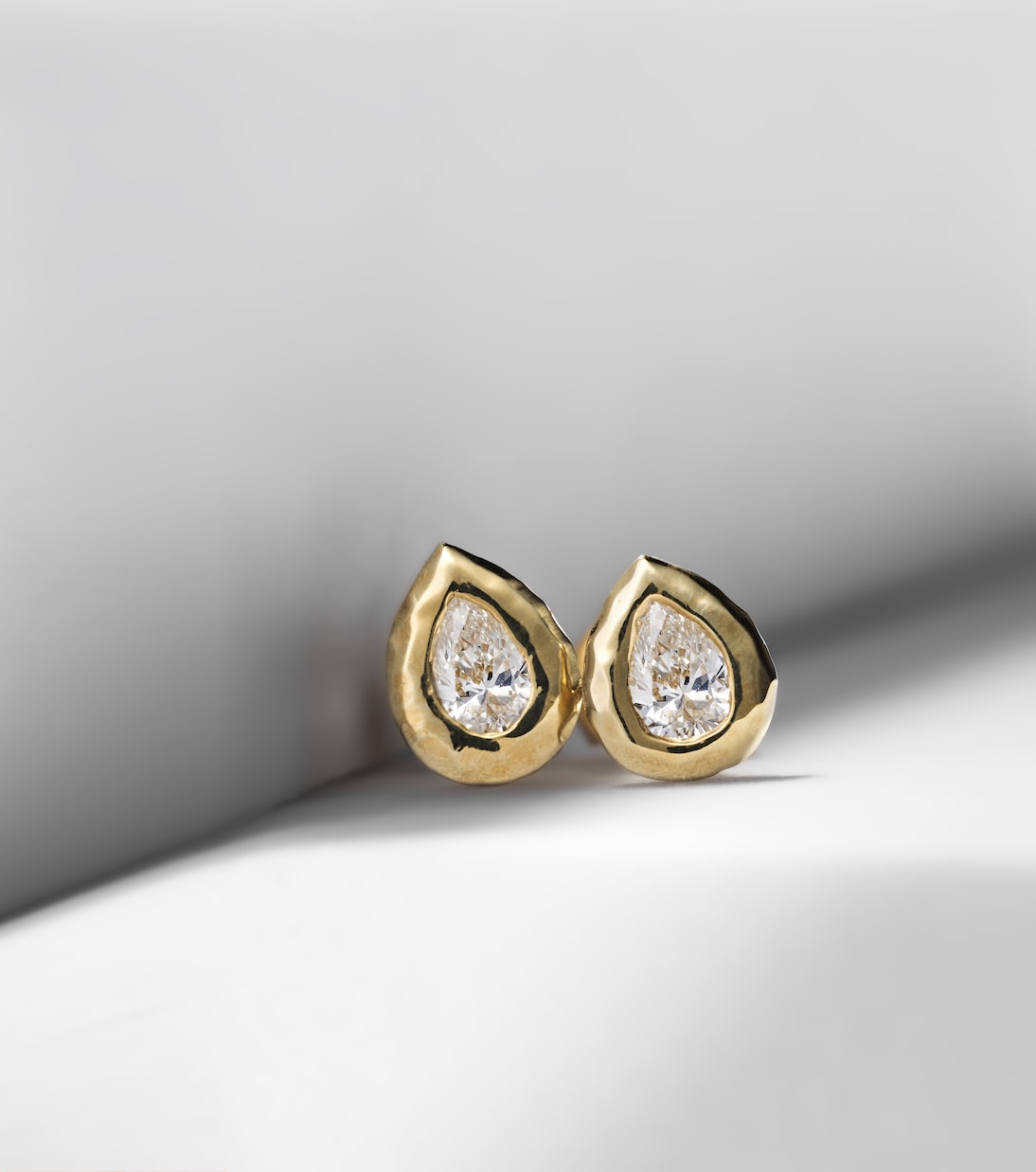Pendientes Nesting Gem de oro de 18 ct con diamantes | Octavia Elizabeth