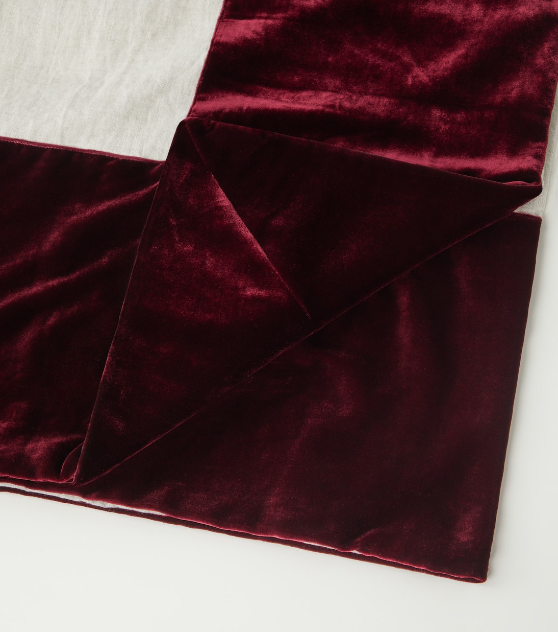 Velvet-trimmed linen tablecloth | Once Milano