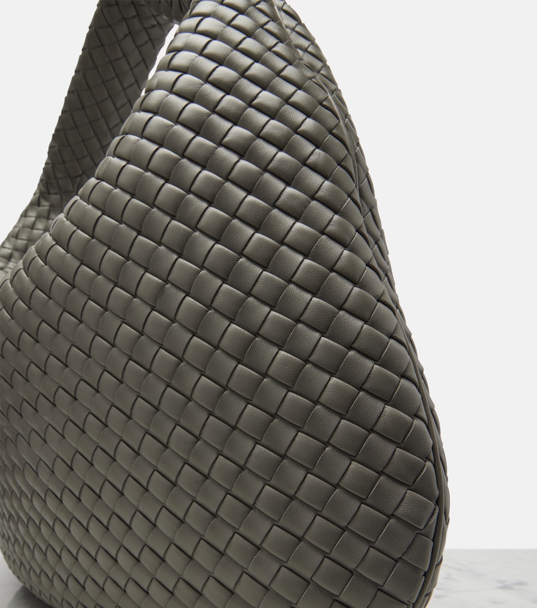 Maxi Veneta leather shoulder bag | Bottega Veneta
