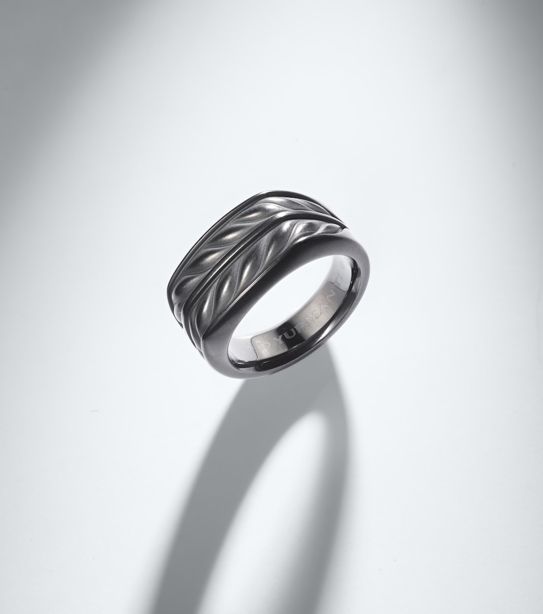 Ring Chevron aus Titan | David Yurman