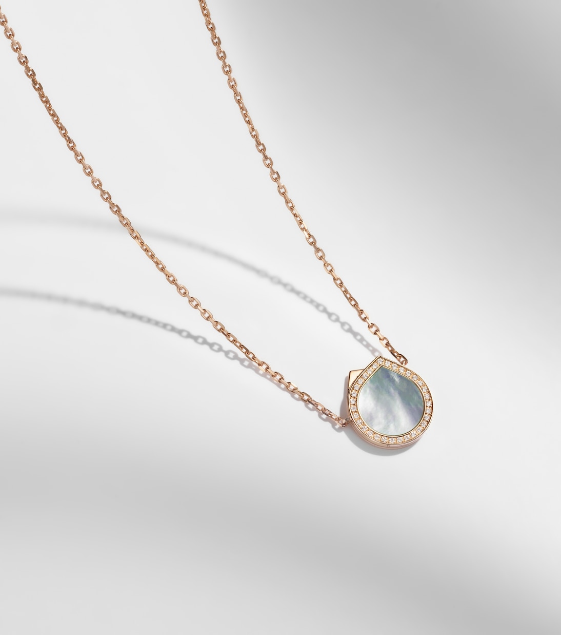 Collier Antifer en or rose 18 ct, nacre et diamants | Repossi