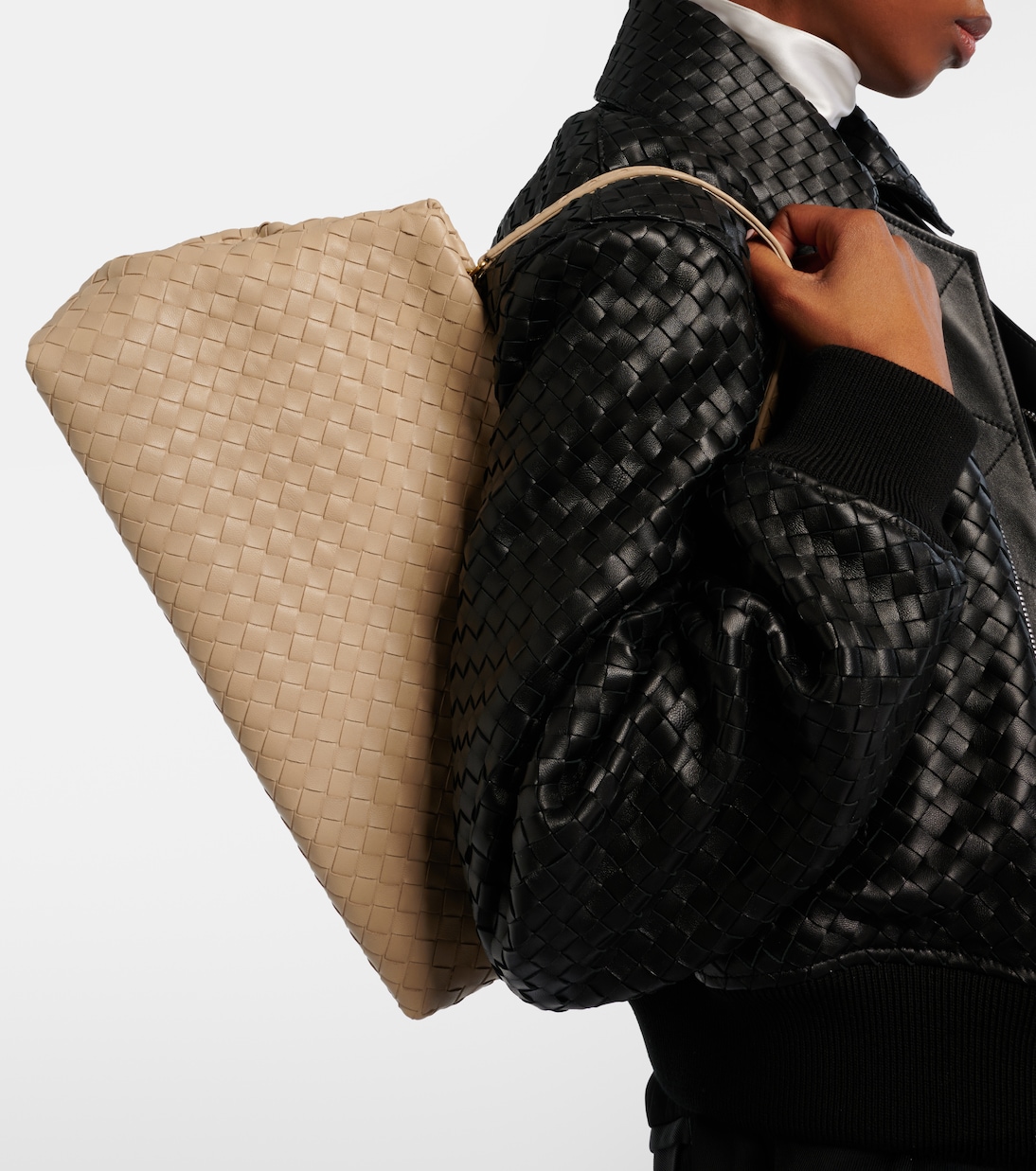 1998 인트레치아토 레더 숄더 백 | Bottega Veneta