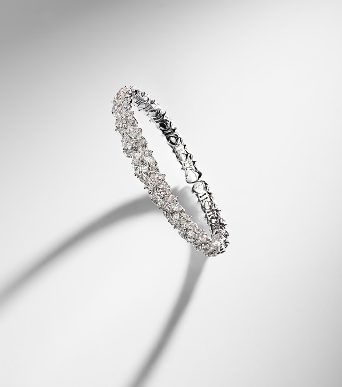 Armreif Y-Couture aus 18kt Weißgold mit Diamanten | Yeprem