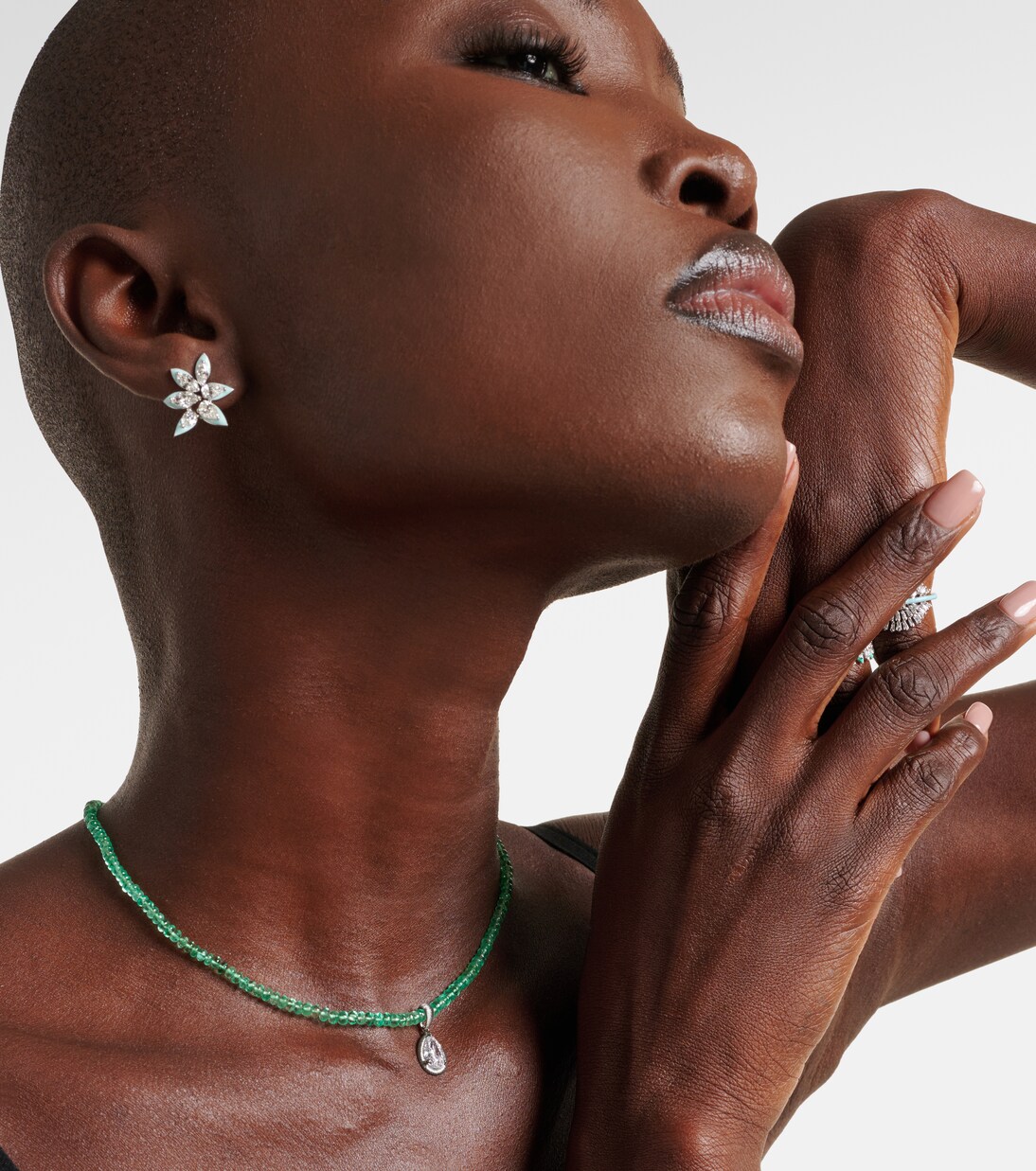 18kt gold necklace with emerald and diamonds | Kamyen