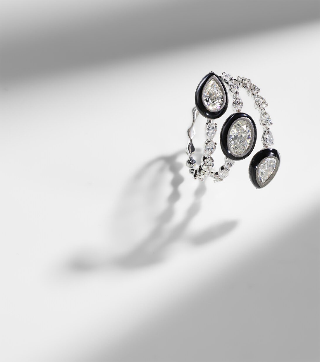 Saturn 18kt white gold ring with diamonds  | Kamyen