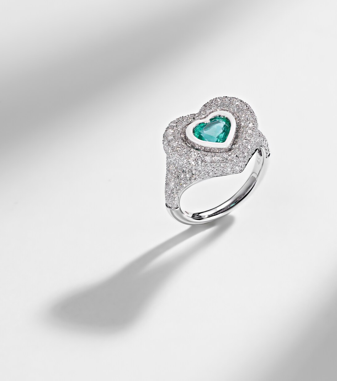 Bague Manaal 2.0 Heart Pinky en or blanc 18 ct, tanzanite et diamants | Kamyen