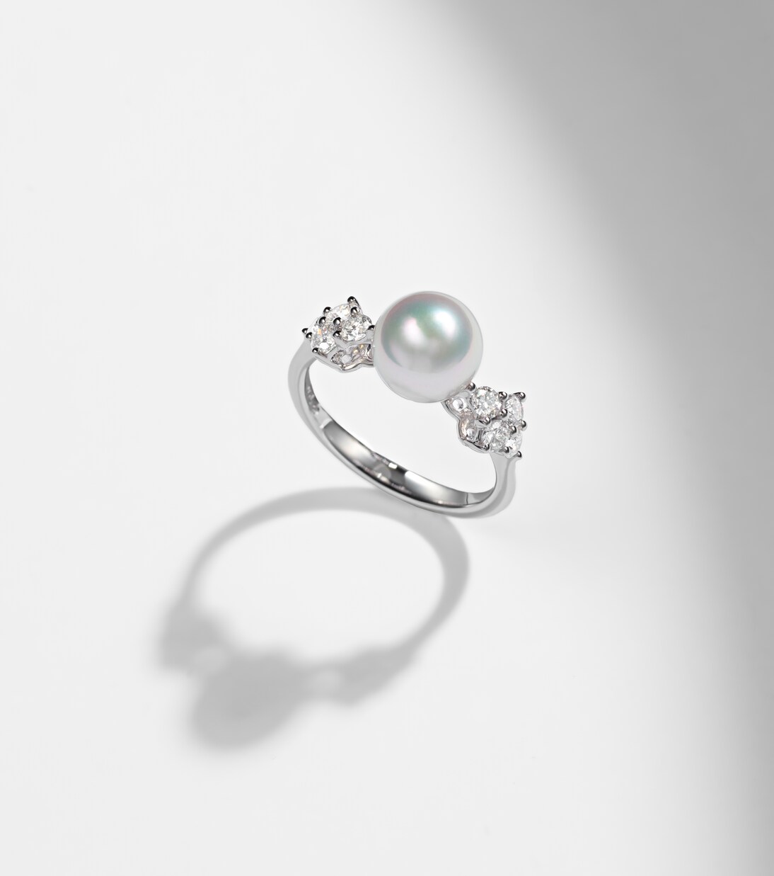 Bague en or blanc 18 ct à perles et diamants | Mikimoto