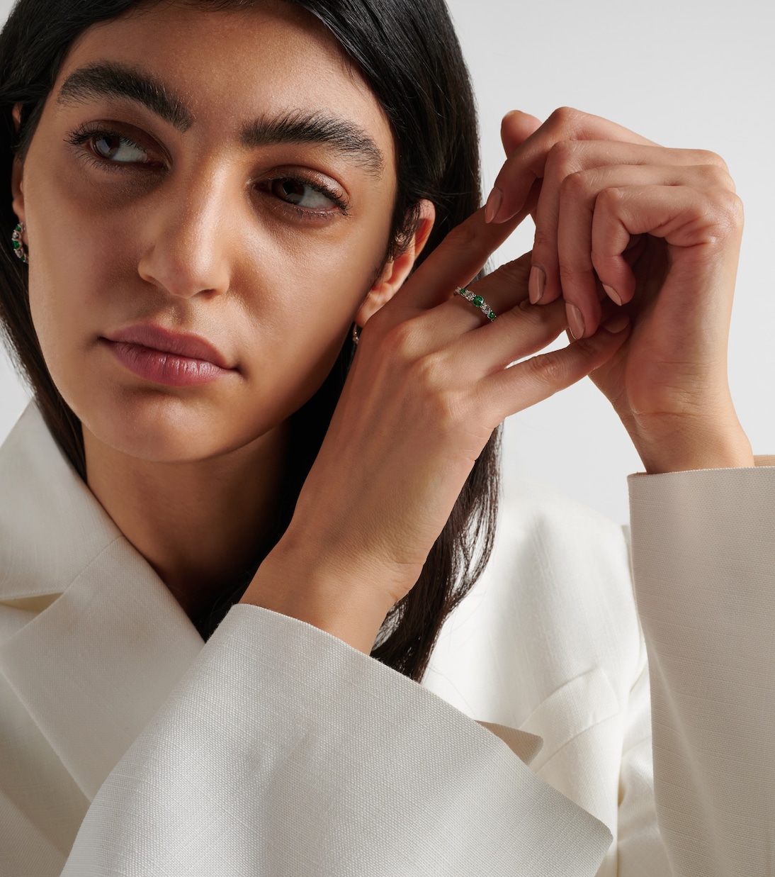 Classics 18kt white gold ring with emeralds and diamonds | Bucherer Fine Jewellery