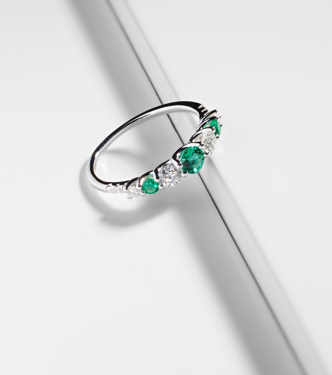 Classics 18kt white gold ring with emeralds and diamonds | Bucherer Fine Jewellery