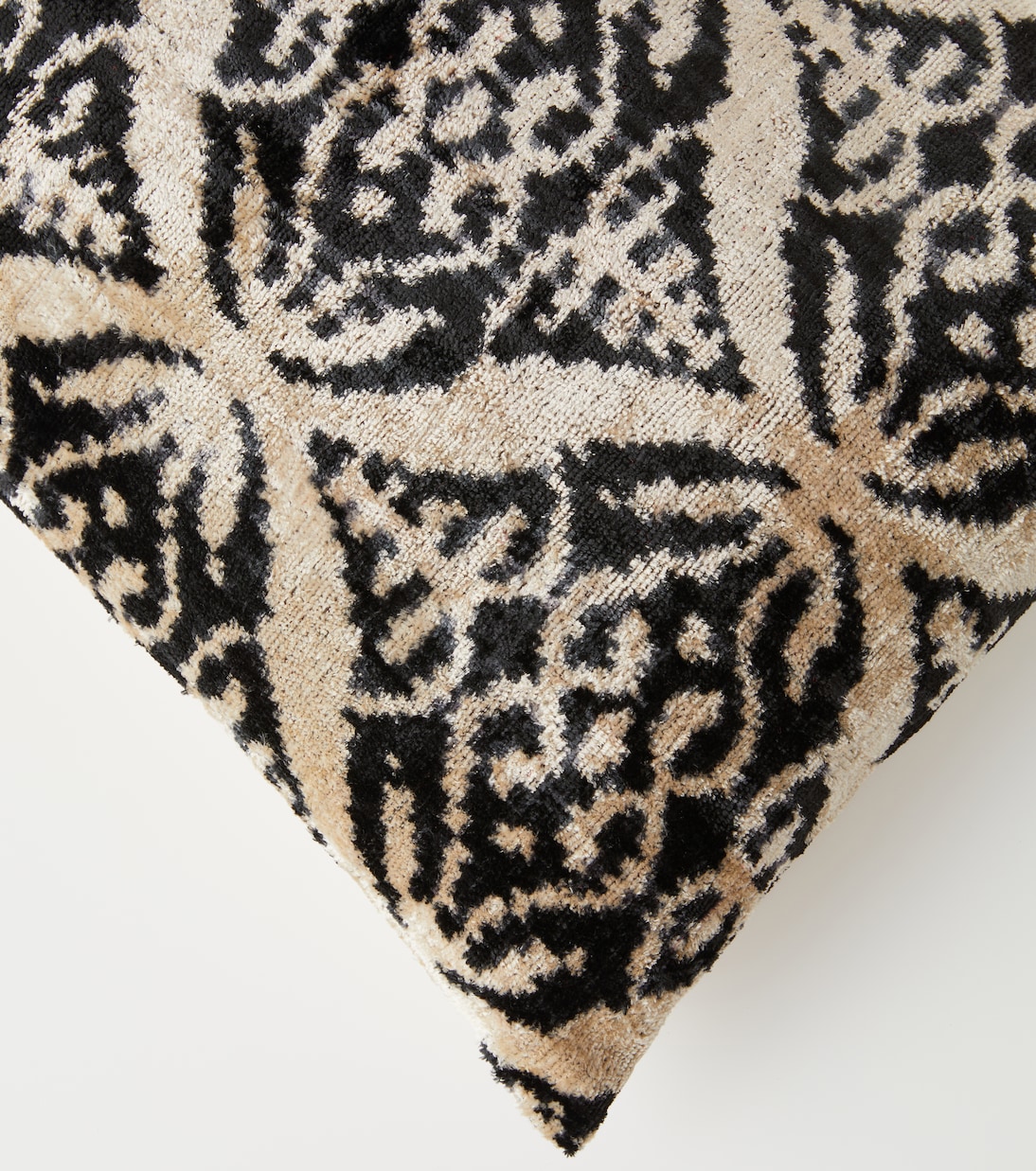 Velvet cushion | Les-Ottomans