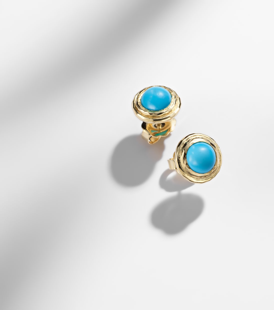 Coral Beach 18kt gold (750/1000) earrings with turquoises | Octavia Elizabeth