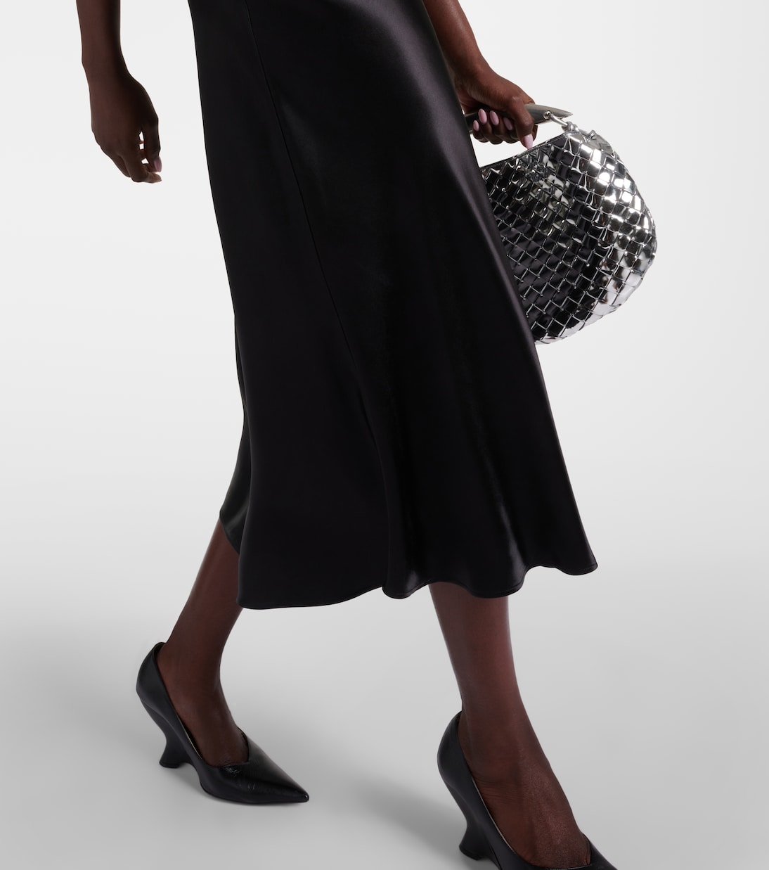 Vestido midi de satén con cuentas | Bottega Veneta