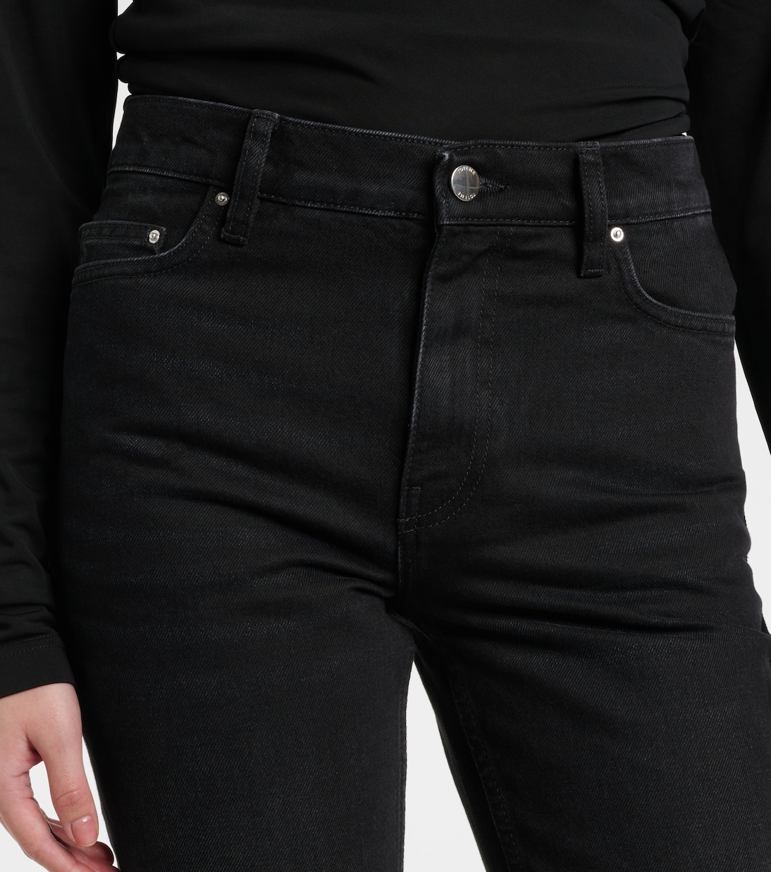 Low-Rise Tapered Jeans | Toteme